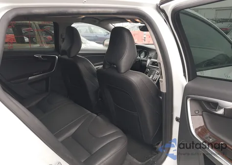 2015 Volvo V60 Cross Country T5 Platinum z USA, uszkodzony, nr VIN YV4612HM4F1000030